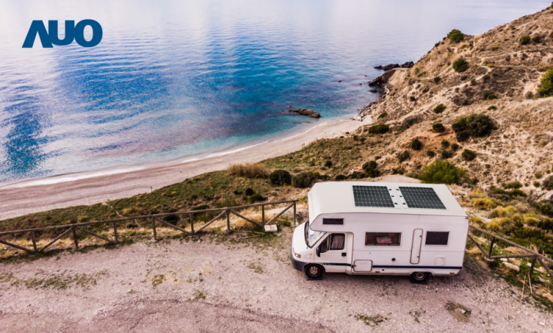 「可撓輕量化太陽光電板SunCurva」使用輕量特殊耐候型複合板取代傳統太陽能板的玻璃前板，不僅降低70%重量，每米平方僅3Kg；具有抗衝擊性能及通過電磁相容性測試，可應用於交通運輸工具，如露營車、遊艇等